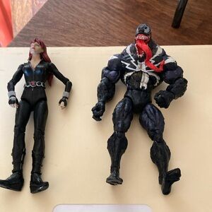 Lot 6 inch Black Widow & Venom